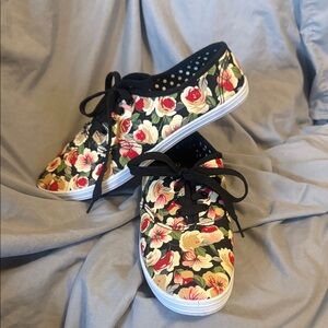 Like New size 8 Floral Canvas Sneakers